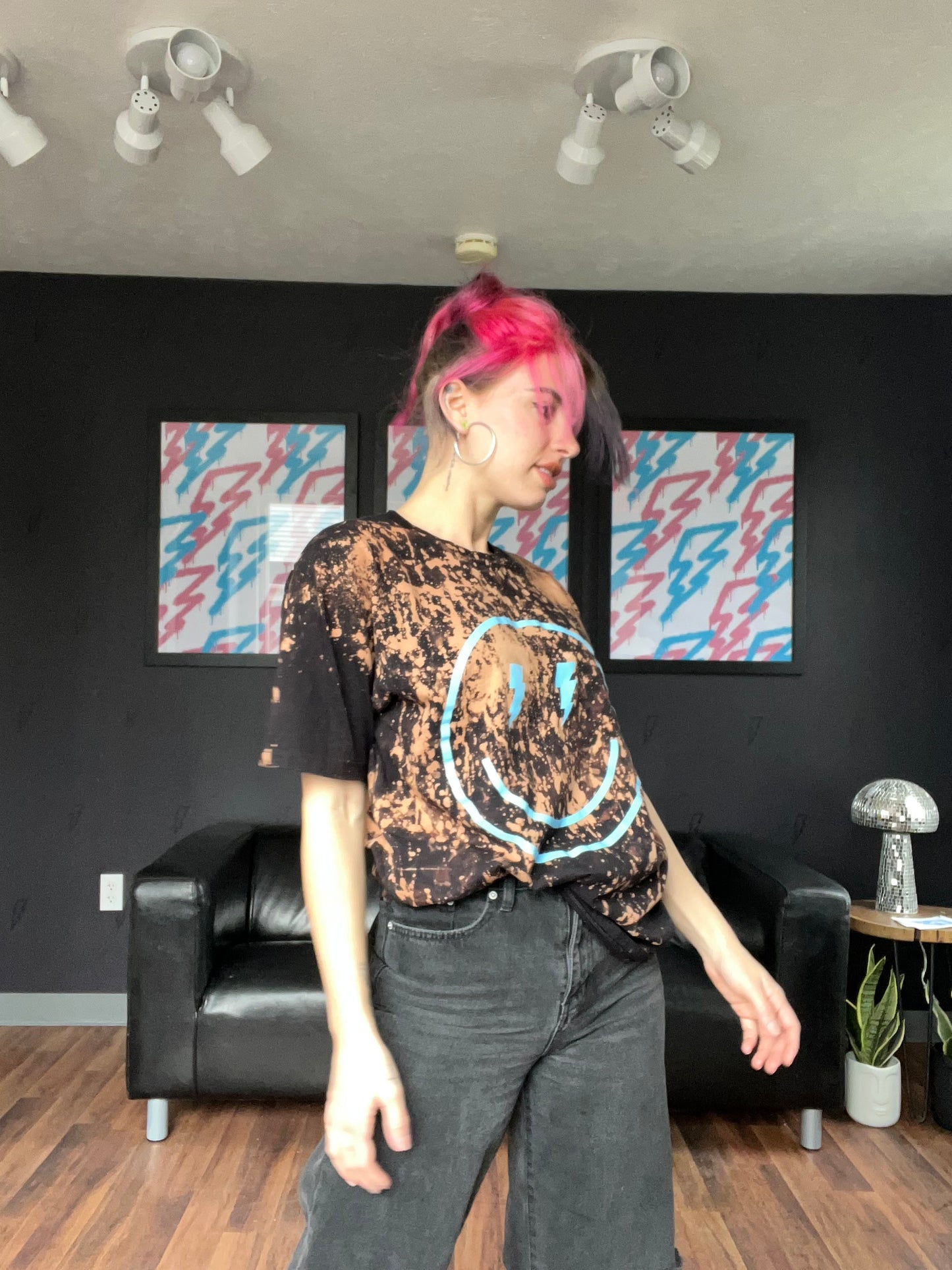 Bleached SMILEY Tee